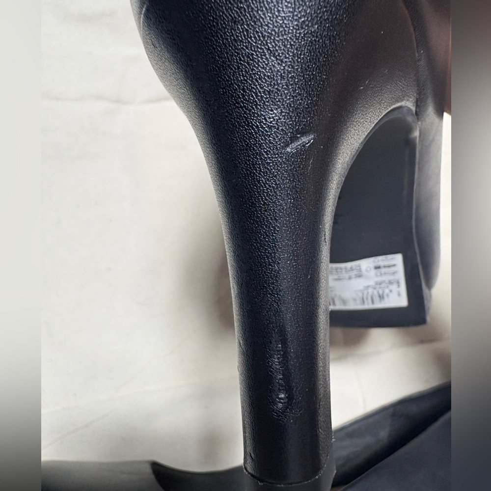 Clarks Women's Black Leather heels. - Picture 6 of 8